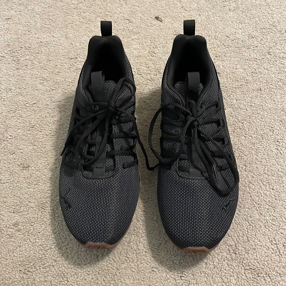 Black men’s puma sneakers